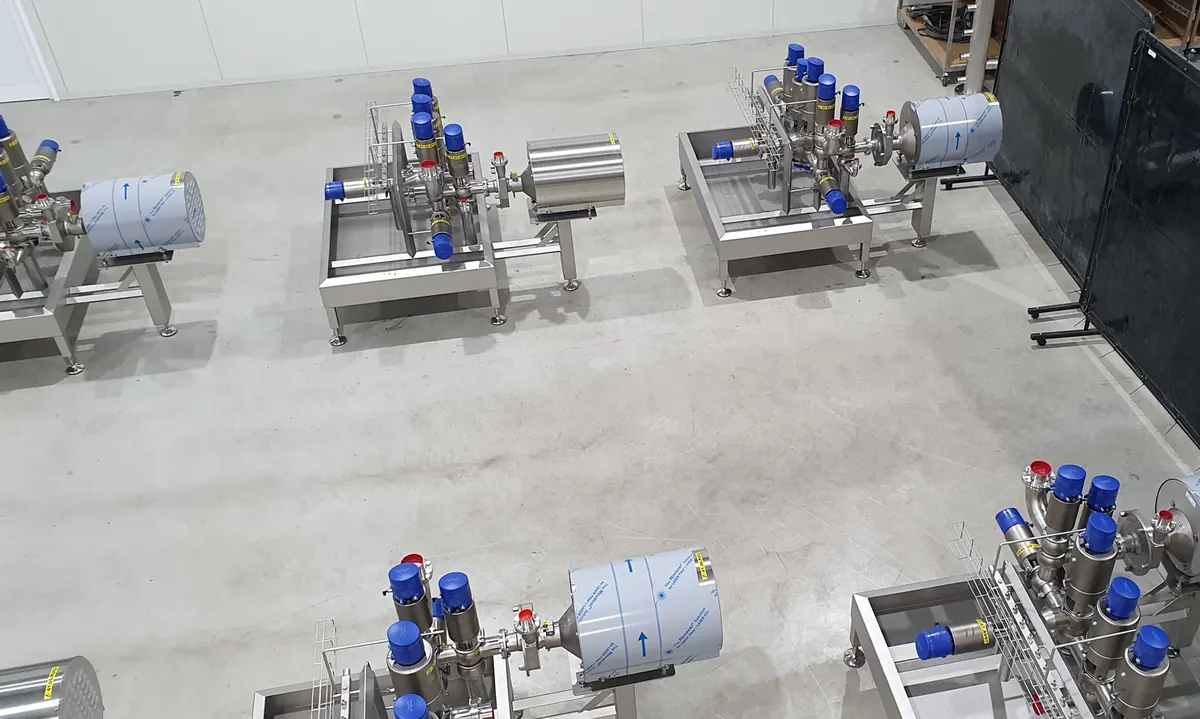 Bovenaanzicht van drie gebouwde units in de hal van LWPS
